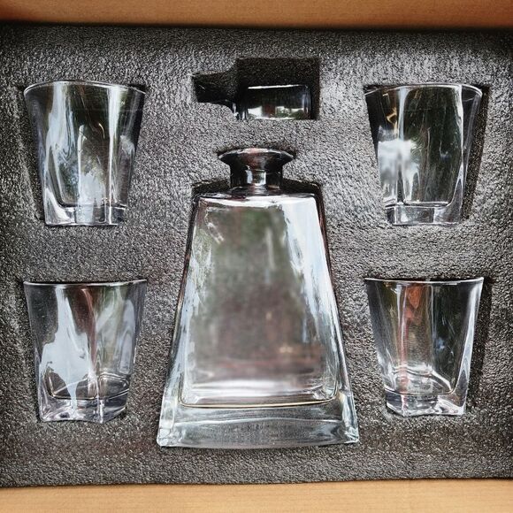 JoyJolt Glassware Luna Whiskey Crystal Decanter‎ And Glass Set of 5 - Picture 7 of 16